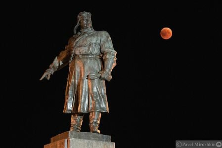 Кровавая луна над Волгоградом